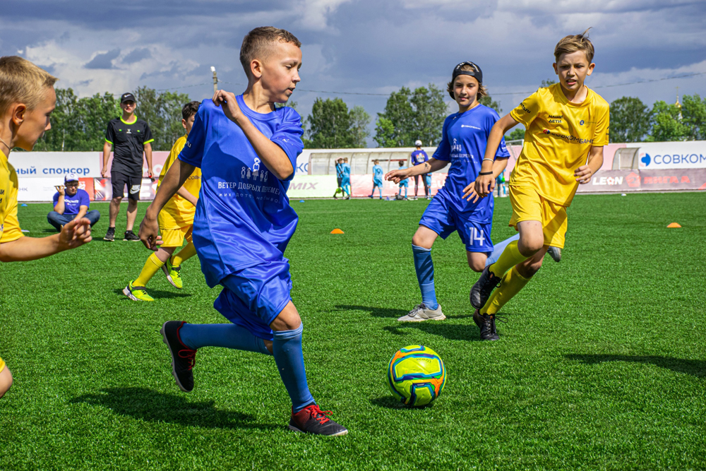 Звезды российского футбола проведут мастер-класс для юных воронежцев.